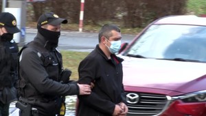 Svoju priateľku napadol so sekerou v ruke: Ženu zachránil rýchly zásah polície