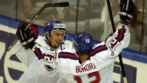 Obrovská pocta. Do siene slávy IIHF uvedú Petra Bondru