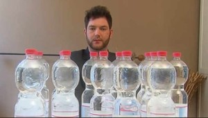 Vzácna choroba ho núti vypiť aspoň 20 litrov vody denne