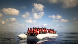 Marocké námorníctvo spustilo streľbu po člne s utečencami