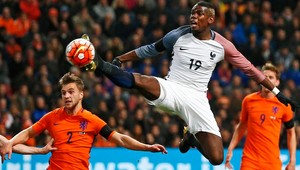 Triumf Francúzov v Amsterdame, spomienka na Johana Cruyffa