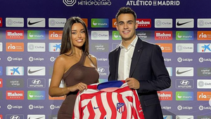 Španielskeho futbalistu predstavili v jeho novom klube: Šou ale ukradla jeho sexi priateľka