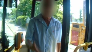 Agresívny vodič MHD zaútočil na matku s dieťaťom. Obidvaja sú pritom ťažko zdravotne postihnutí