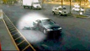 AUTENTICKÉ ZÁBERY: Zlodeji autom vláčili ženu po parkovisku