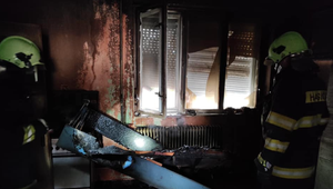 Ničivý požiar rodinného domu v Komjaticiach si vyžiadal jednu obeť