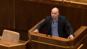 Kotlebovci na kebabe. Odporca islamu Mazurek si odskočil na večeru