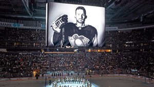 Z detailov hokejistovej smrti mrazí, Penguins mu vzdali dojemnú poctu