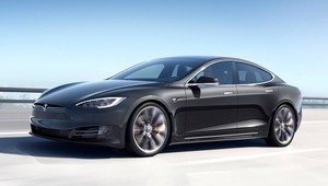 Zdá sa, že Tesla vytrela s Porsche podlahu