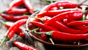 Potravinári narazili na ďalší problém: Obľúbenú chilli omáčku sťahujú z trhu