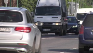 Nezastavili ich ani zápchy: Policajti sprevádzali manželský pár cestou do pôrodnice