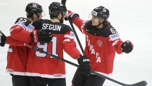 Kanaďania si dali aj pivo, Crosby iba minerálku