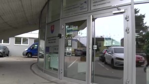 Exces stredoškolského učiteľa: Telocvikár mal žiačkam poslať fotografiu svojho nahého tela