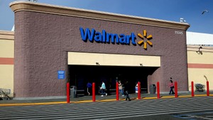 Chlapec (14) žil v supermarkete, jedol priamo z regálov