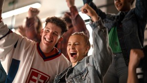 Slováci prežívajú hokejové majstrovstvá naplno: nové televízory, fanúšikovské outfity aj zásoby na zápasy. Allegro ukazuje nákupné trendy počas šampionátu
