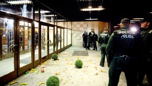 Parlament podá trestné oznámenie, hackeri napadli stránku