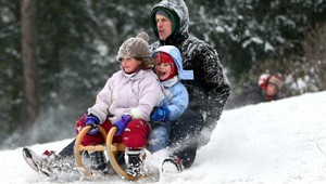 V pondelok pozor na sneženie, snehové jazyky a záveje