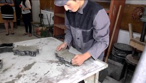 Učitelia proti záškoláctvu bojujú tak, že chodia deti budiť k nim domov