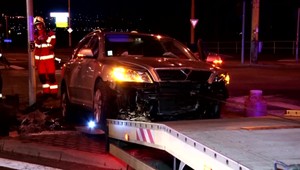 V Prešove sa zrazili dve autá a neskôr aj kamióny. V jednom z nich prevážali fľaše na alkohol