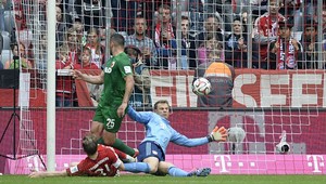 Bobadilla si víťaznou pätičkou vychutnal megahviezdu Neuera