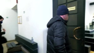 Bývalý vyšetrovateľ Marián Kučerka sa postavil pred sudcu. Je obvinený z prijímania úplatku a korupcie