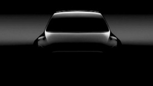 Tesla v pozvánke na predstavenie Modelu Y ukryla tajnú správu