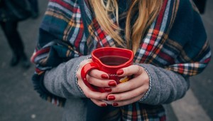 Klasická, zdobená aj minimalistická: Zimnej manikúre bude kraľovať TÁTO farba