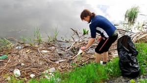 Vyhodené plasty ako palivo? Nápad z Anglicka môže zachrániť oceány