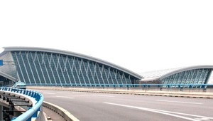 Na letisku v Šanghaji vybuchla bomba, Slováci tesne pred explóziou odišli z letiska