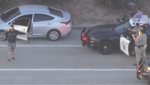 Kuriózna naháňačka: Podozrivý si od polície vypýtal pauzu na hovor