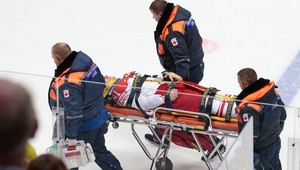 Kapitán Helvétov poslal Jensena do nemocnice. Ten na MS končí