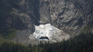Jaskyniarov, ktorí uviazli v priepasti, zachránili