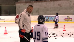Prekvapenie pre najlepších. Ľubomír Višňovský si zatrénoval s mladými hokejistami