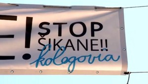 Na ústav detskej psychológie vyvesili zamestnanci transparent - Stop šikane