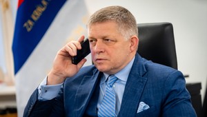Fico telefonoval s Magyarom. Niektoré témy navrhol prerokovať osobne