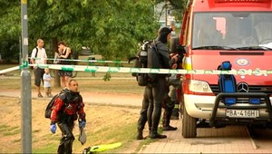 Hasiči, záchranári aj potápači hľadali Petra v jazere. Spal pod stromom