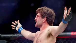 Sklapni a vezmi konečne zápas, odkazuje McGregorovi konkurent