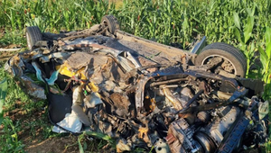 Mladý vodič neprežil náraz do stromu. Podľa informácií TV JOJ nemal zapnutý bezpečnostný pás