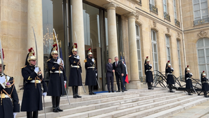 Premiér Fico je v Paríži, prijal ho francúzsky prezident Emmanuel Macron