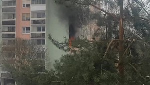 V Humennom horel byt, z okna museli vyhadzovať horiace predmety