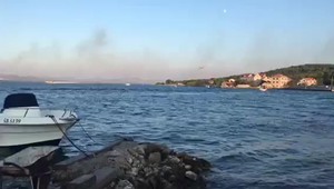 Chorvátsko zápasilo s požiarom pri obľúbenom letovisku