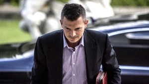 Počiatek ostáva ministrom, poslanci ho neodvolali