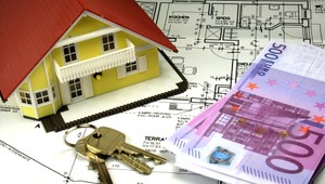 Daň z nehnuteľnosti chcú zvýšiť, viac peňazí plánujú vyberať od bohatých