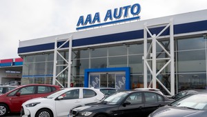 Jazdenkám sa darilo aj vo februári, AURES aj vďaka tomu za posledných 12 mesiacov predal už 100-tisíc áut