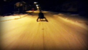 Chlapci si v Petržalke zabobovali. Priviazaní za autom!