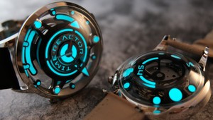 Ak by nás raz mali kolonizovať mimozemšťania, určite to bude kvôli týmto hodinkám