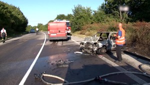 Kuriózna nehoda pri Starej Turej. Vodičke vletela včela do auta, to nakoniec zhorelo