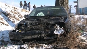 Ďalší blázon za volantom. Takmer "zostrelil" z chodníka deti!