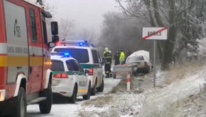 V Košiciach sa zrazili tri autá, jeden vodič skončil v nemocnici