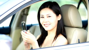 Zákaz esemesiek za volantom vedie k nárastu dopravných nehôd