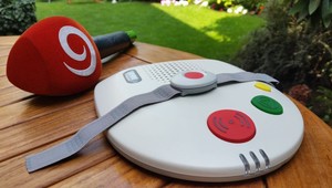 Špeciálne tlačidlo zachraňuje životy. Spojí sa s dispečerom a ten zavolá pomoc